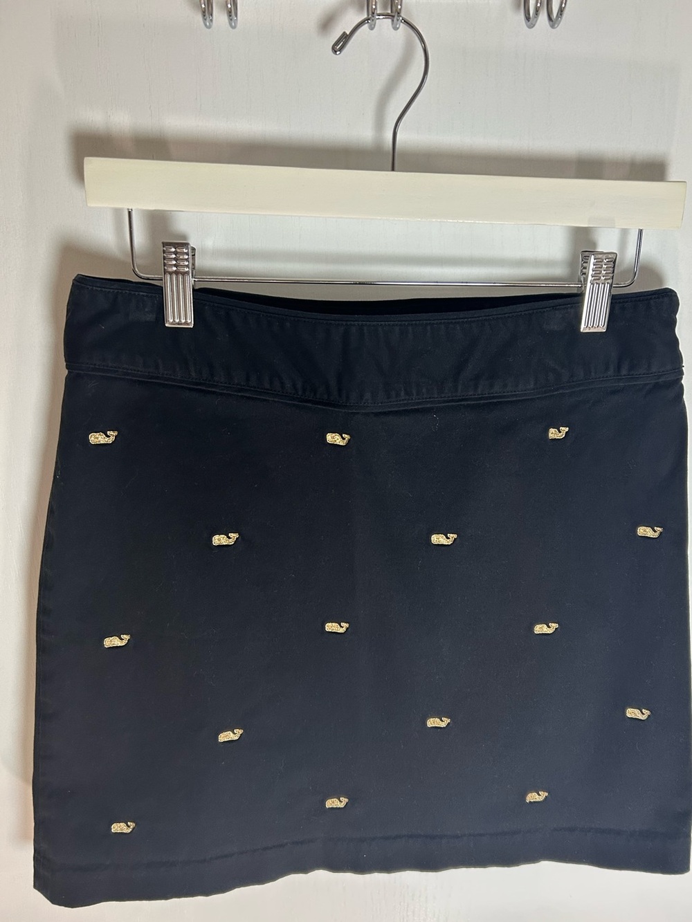 Vineyard Vines Black Skirt with Gold Embroidered Whales Size 4
